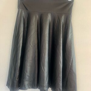 Zenana Outfitters Black Skater Skirt